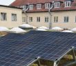 Werkzeuglose TRITON flora Lösung fixiert PV-Module sicher ohne (Foto: T.Werk GmbH)
