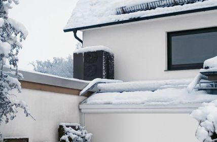 Geprüfte Lautstärke, Vereisungsverhalten und Bedienfreundlichkeit im Fokus der Entwicklung Wpnext-Wärmepumpe bietet robuste Effizienz nach intensiven Prüfungen und (Foto: Stiebel Eltron GmbH & Co. KG)
