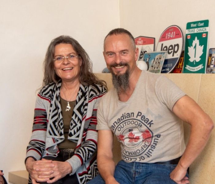 Reinhard und Christiane Lacher in ihrem Haus im Allgäu. (Foto: naturbo)